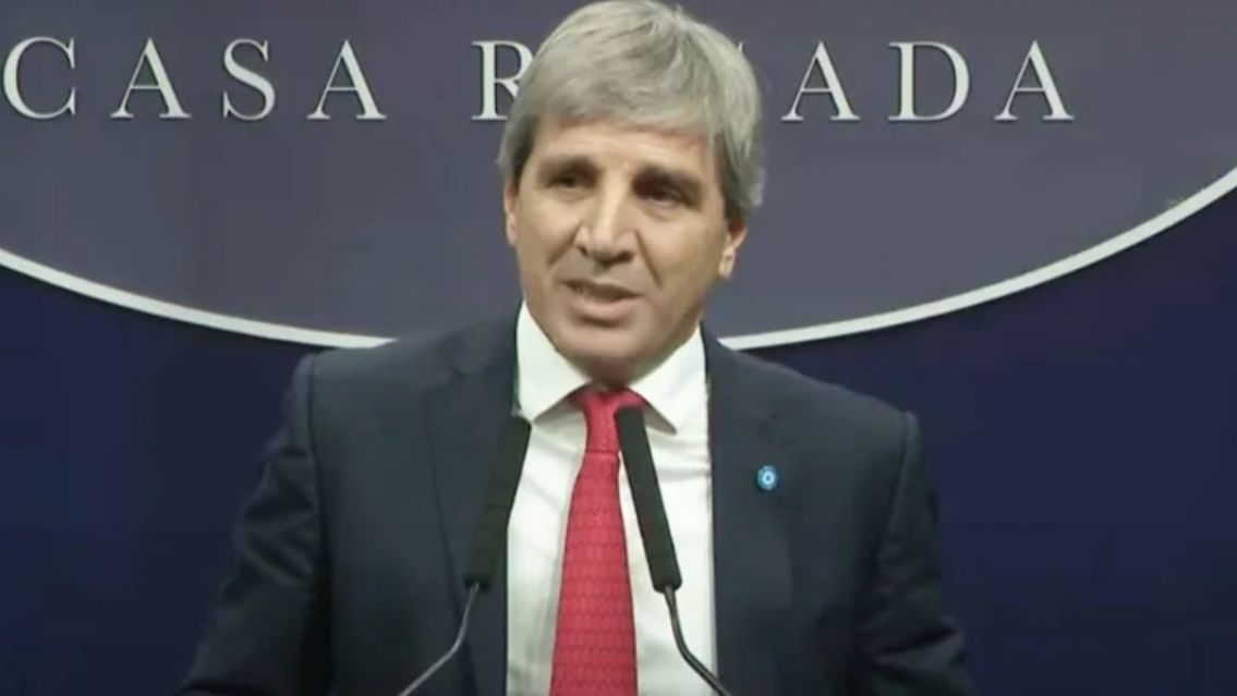 El Gobierno anunci� medidas para facilitar el uso de d�lares no declarados