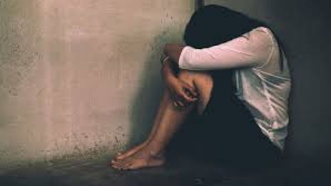 Juje�a lleg� muy borracha  a su casa y le empez� a pegar a su hija