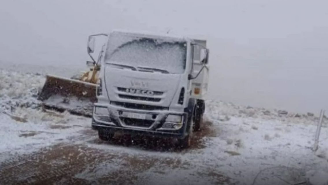 Empezó a nevar en varias provincias del norte: hay alerta para las próximas horas