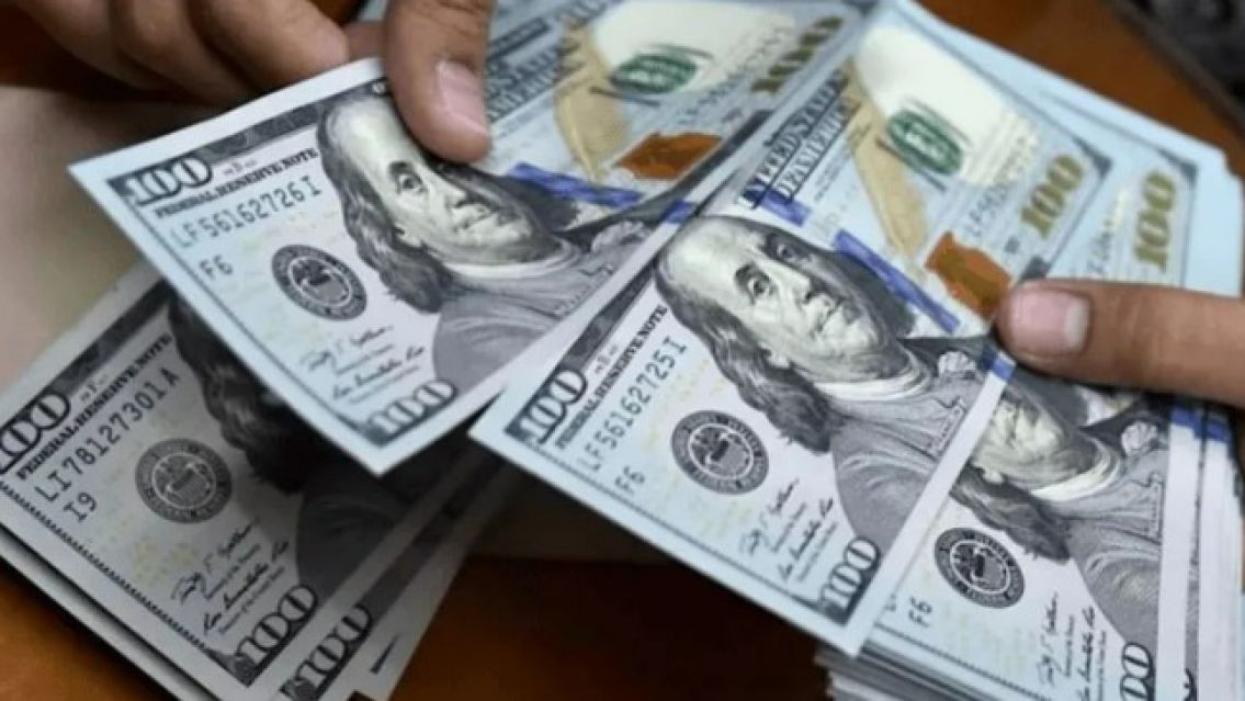 Dólar hoy: ¿A cuánto cotizan el oficial y el blue?