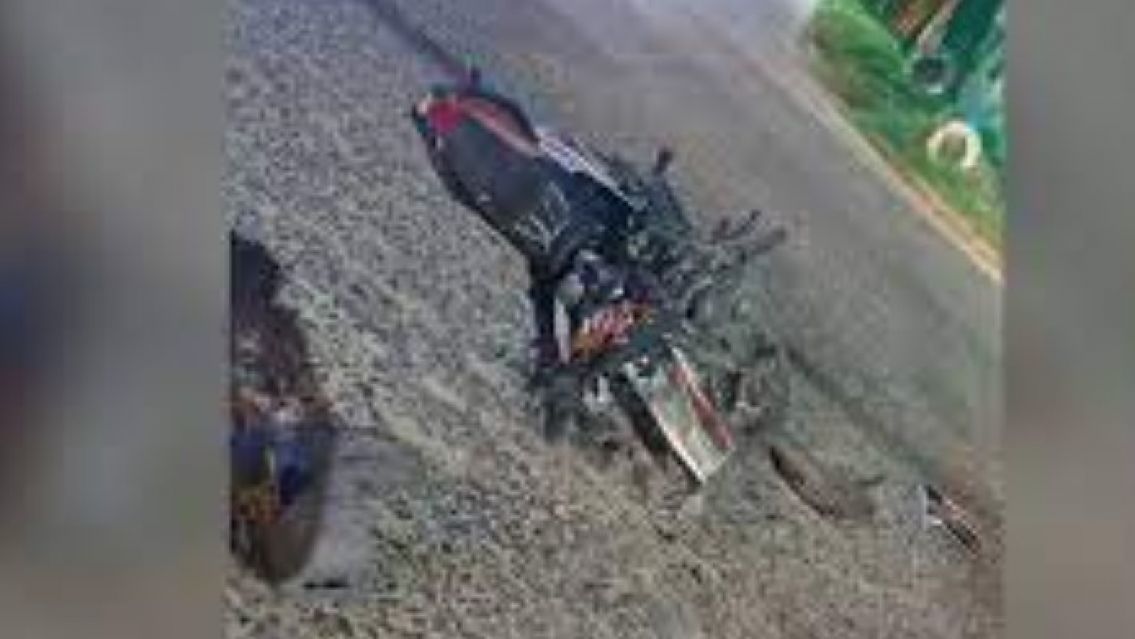 Juje�a se tir� de una moto en movimiento para que su novio deje de pegarle