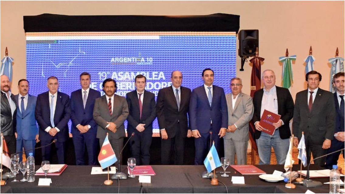 Gobernadores convocan a una cumbre para discutir las medidas de Milei