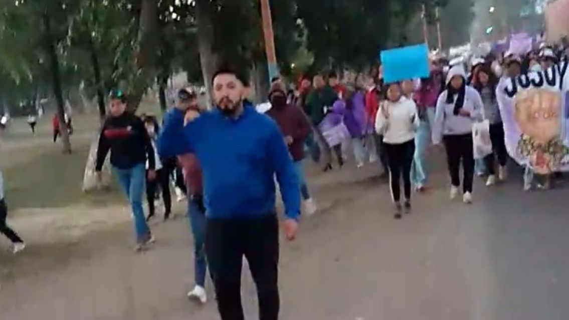 Multitudinaria manifestaci�n por el caso de Tamara Fierro cort� la ruta nacional 34