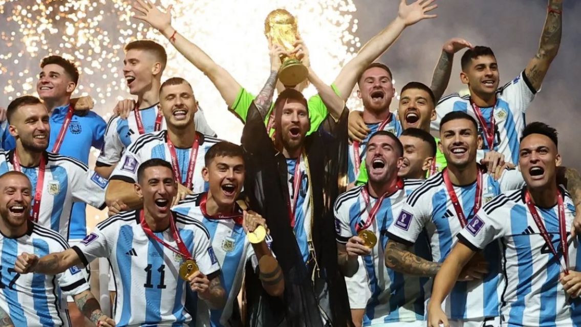 Una jujeña fue vista con un campeón del mundo: "de fiesta"