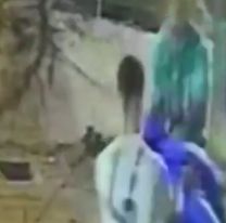 Gritos y desesperación en el barrio: vieron a un chorro peleando con un vecino en bóxer