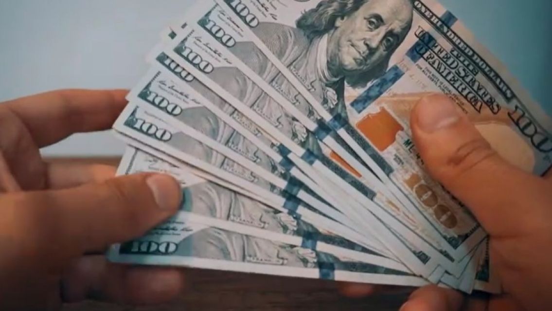 Más de un millón de personas compraron dólares en el primer mes sin cepo cambiario