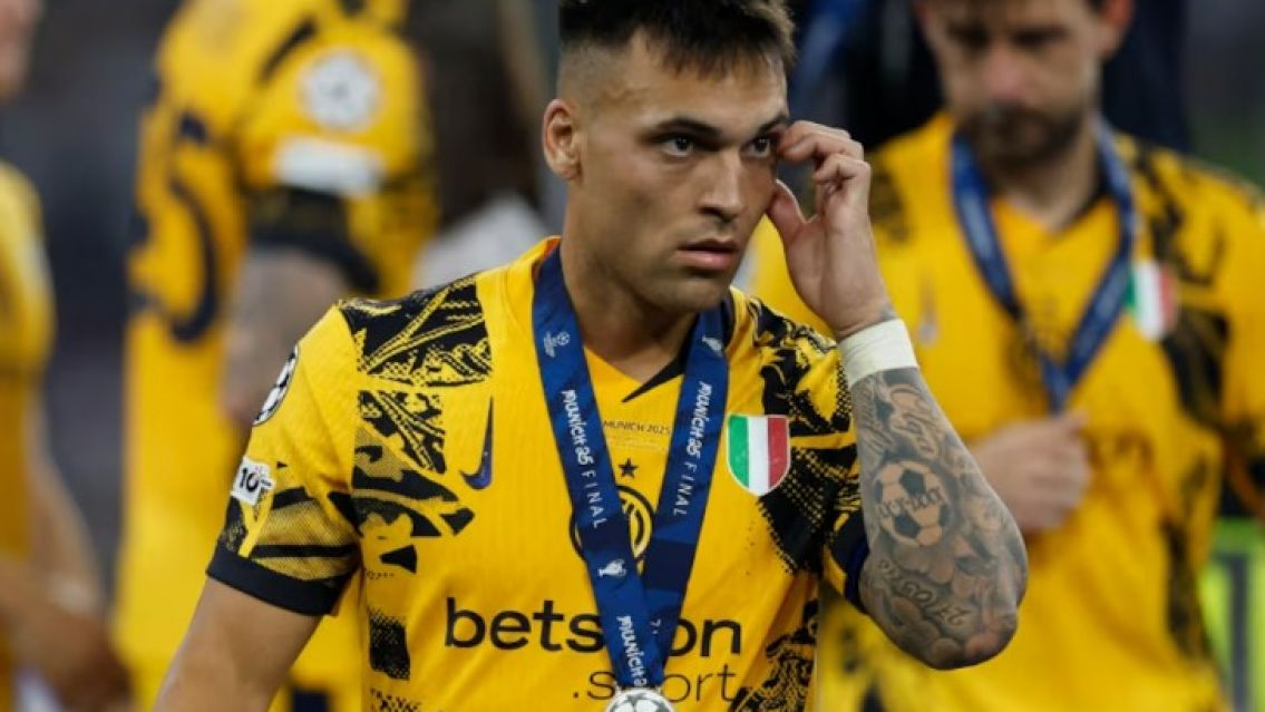 La noche negra de Lautaro Martínez: soñaba levantar la orejona con el Inter, pero el PSG dio cátedra de fútbol total