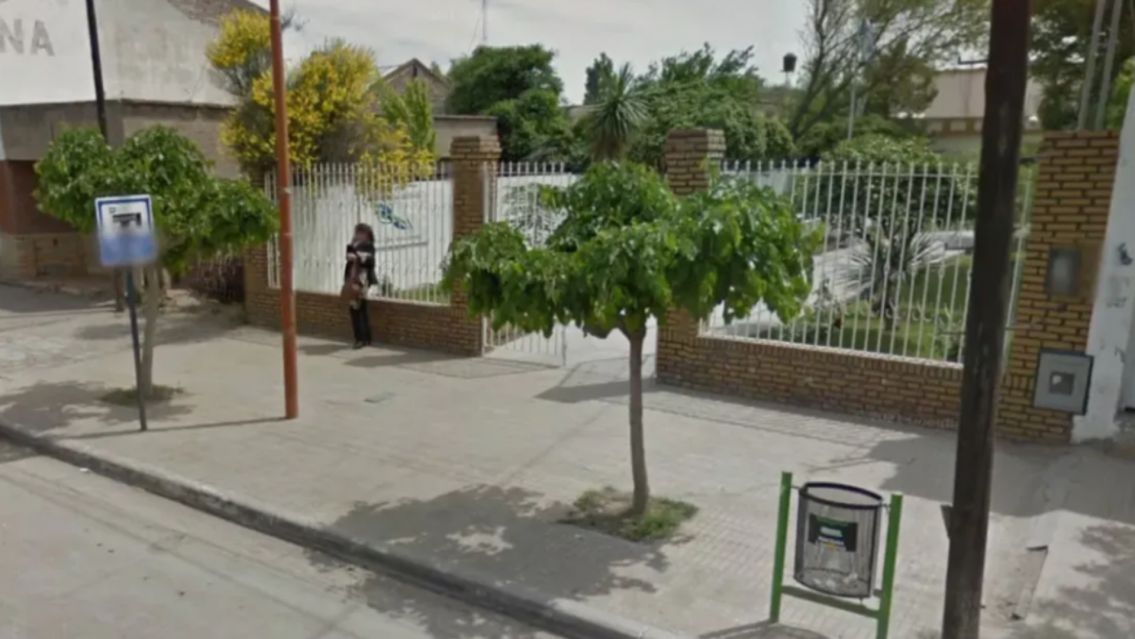 Encontraron a dos empleados haci�ndo de todo en el ba�o de la municipalidad de R�o Negro
