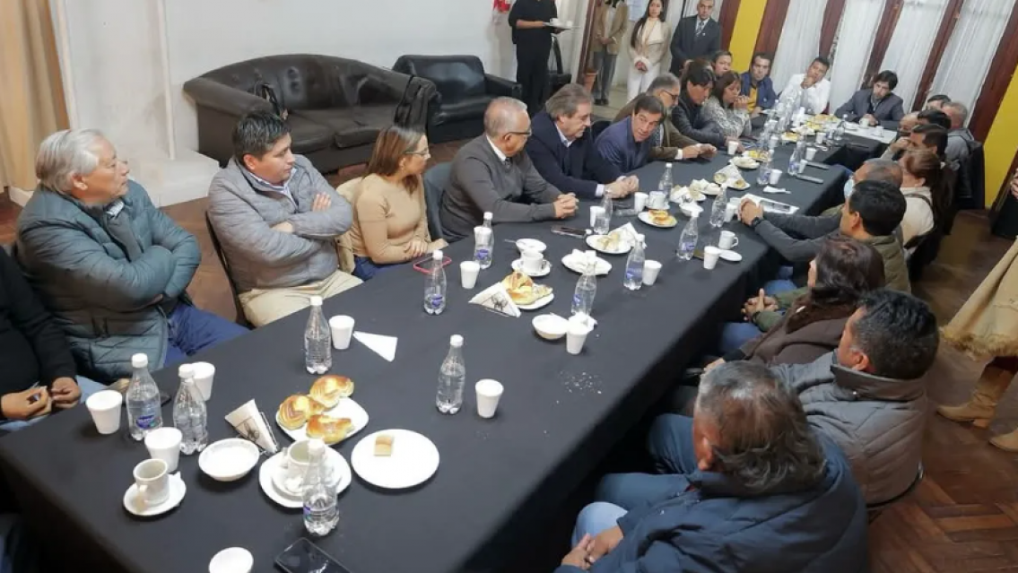 Sadir analizó con intendentes la distribución de recursos y obras prioritarias