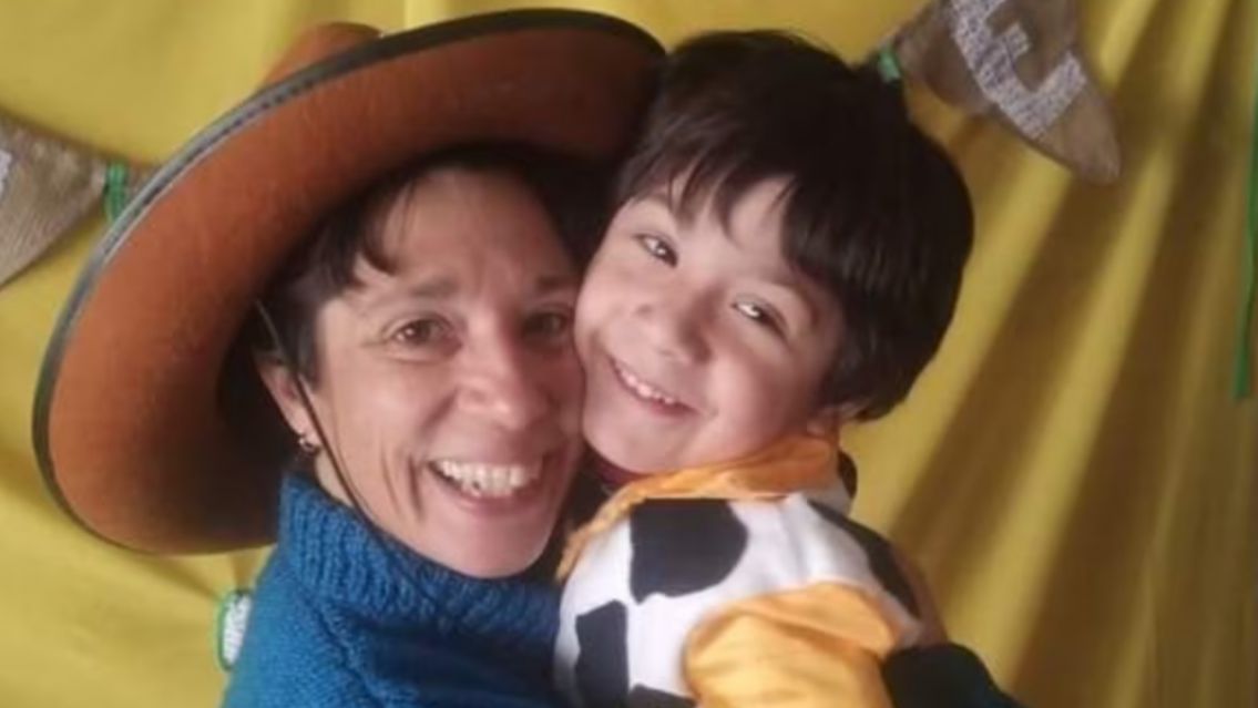 Hallaron a una mujer con su hijito sin vida en su casa: estremecedora investigación