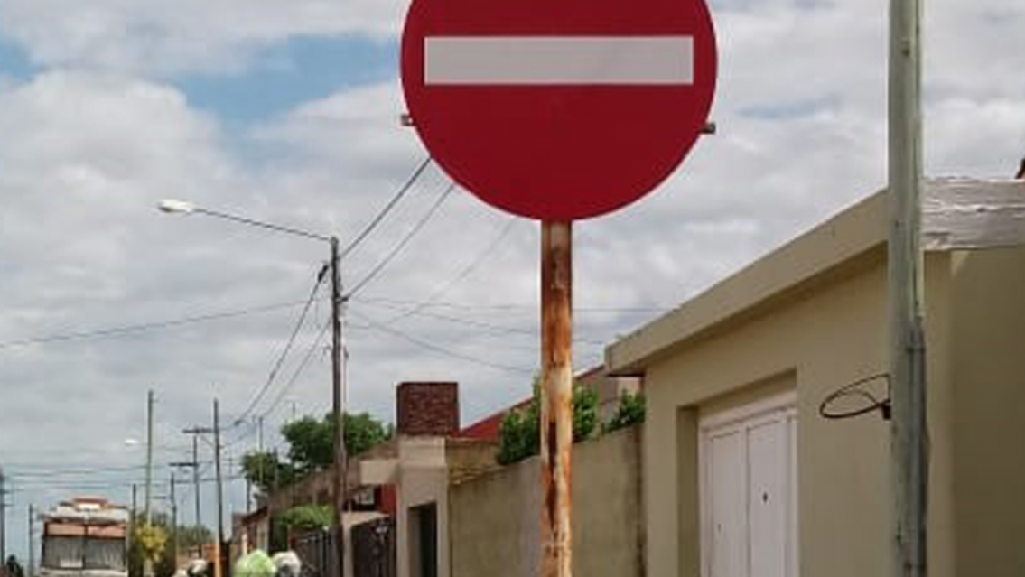 Machado al volante andaba contramano, chocó un colectivo y escapó