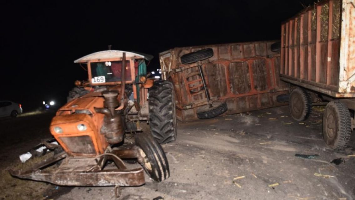 Terrible tragedia: choque fatal entre un auto y un tractor ca�ero