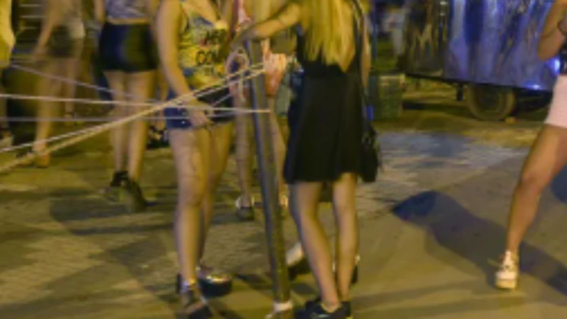 Escándalo en un conocido boliche norteño: una joven enfrentó a dos chorras y terminó mal