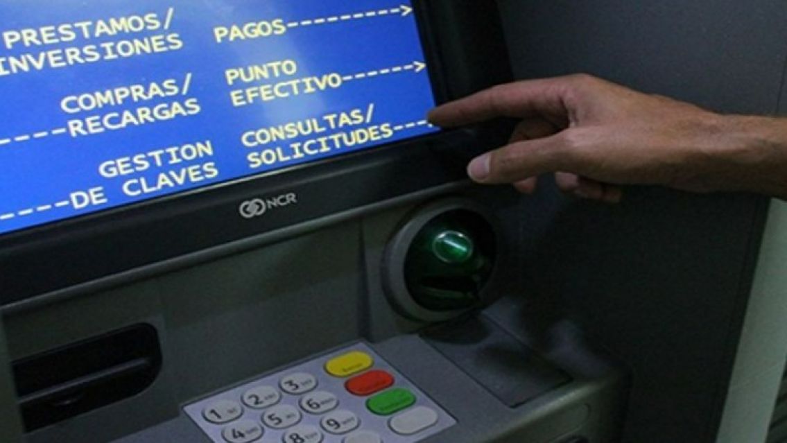 Se meti� a un pr�stamo y ahora el banco le chup� todo el sueldo