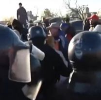 Tensión en Puente La Noria: trabajadores de La Salada cara a cara con la Policía