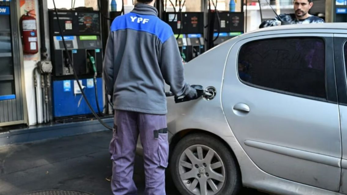 YPF aumentar� 3,5% la nafta desde la medianoche: c�mo quedan los precios en los surtidores