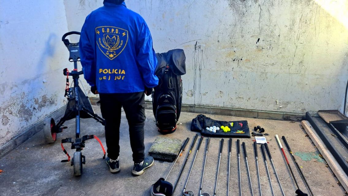 Juje�o le rob� los palos de golf a un millonario y se los vendi� a otro