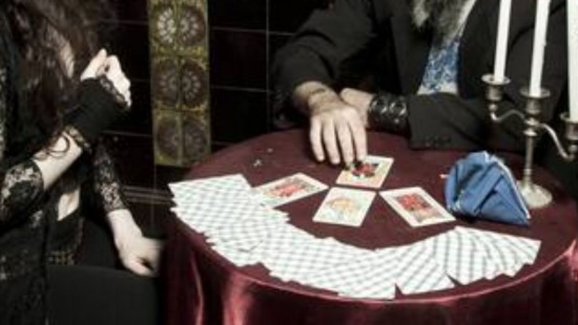 Perique�a contact� a un supuesto "mano santa" y ahora vive una pesadilla 