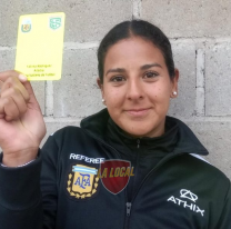 Mujer norteña debutó como referí y emocionó a su familia