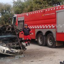 Conmoción total en B° Alberdi, se incendió un auto