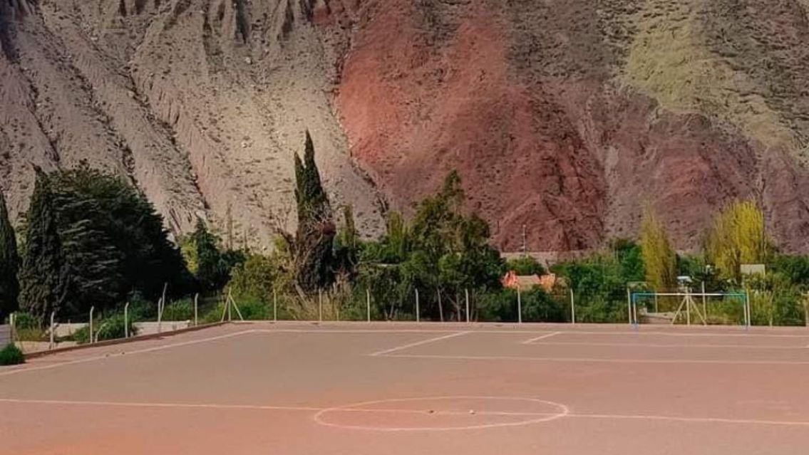 El "Lobo" llega a la cancha m�s linda del mundo para inspirar a los cracks del futuro