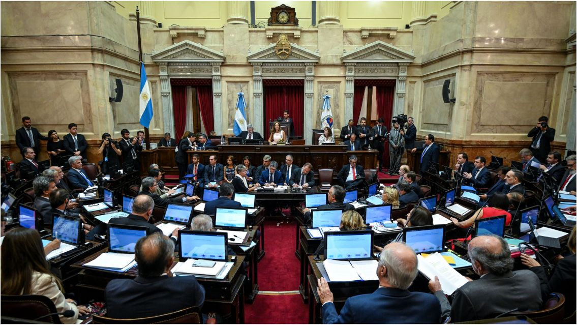�Vergonzoso! Un senador gana lo mismo que 31 jubilados