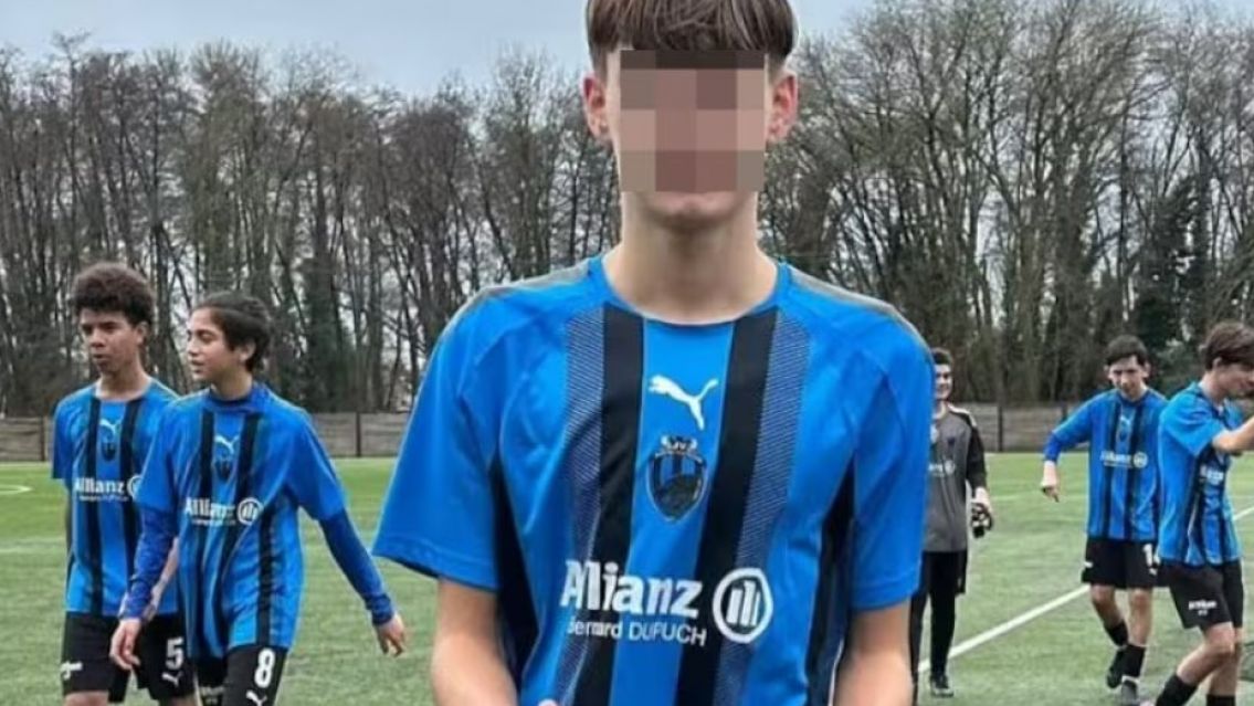 Muri� un adolescente de 14 a�os tras sufrir un violento choque en pleno partido