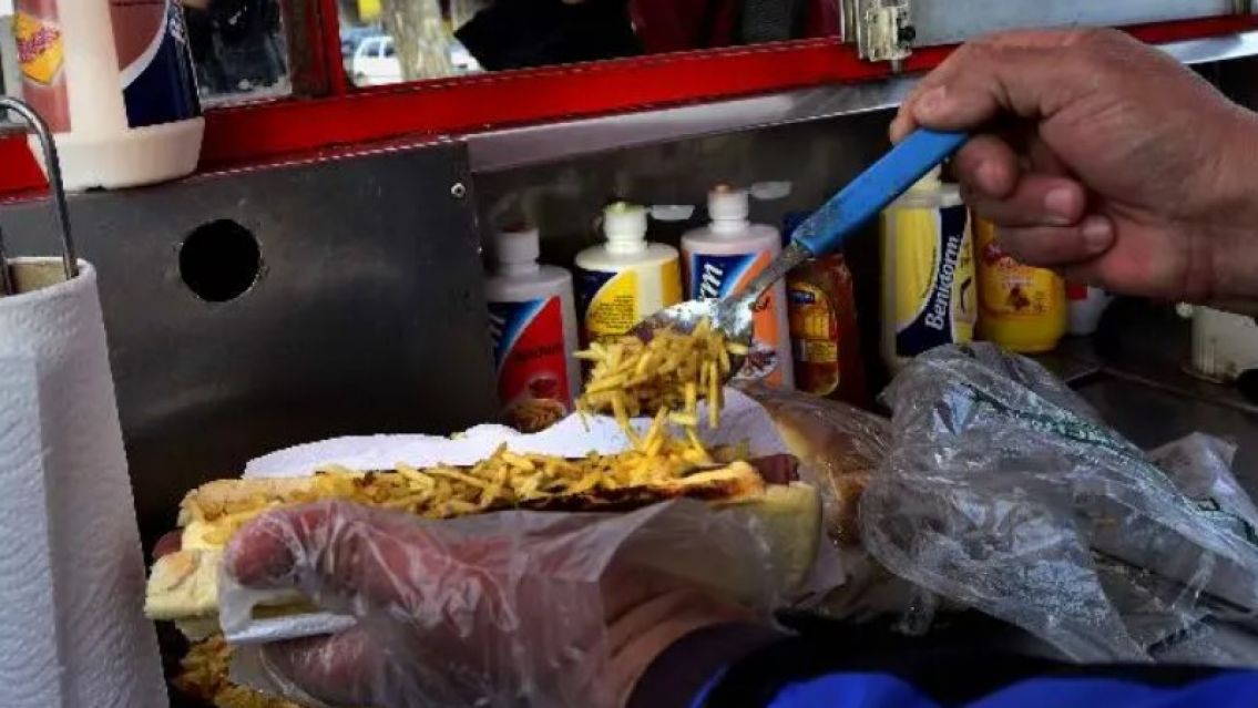 El panchero juje�o que regala super panchos a los chicos que se sacan 10