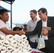 Carlos Sadir visitó la Feria Campesina y aprovechó para hablar de la Obra Pública