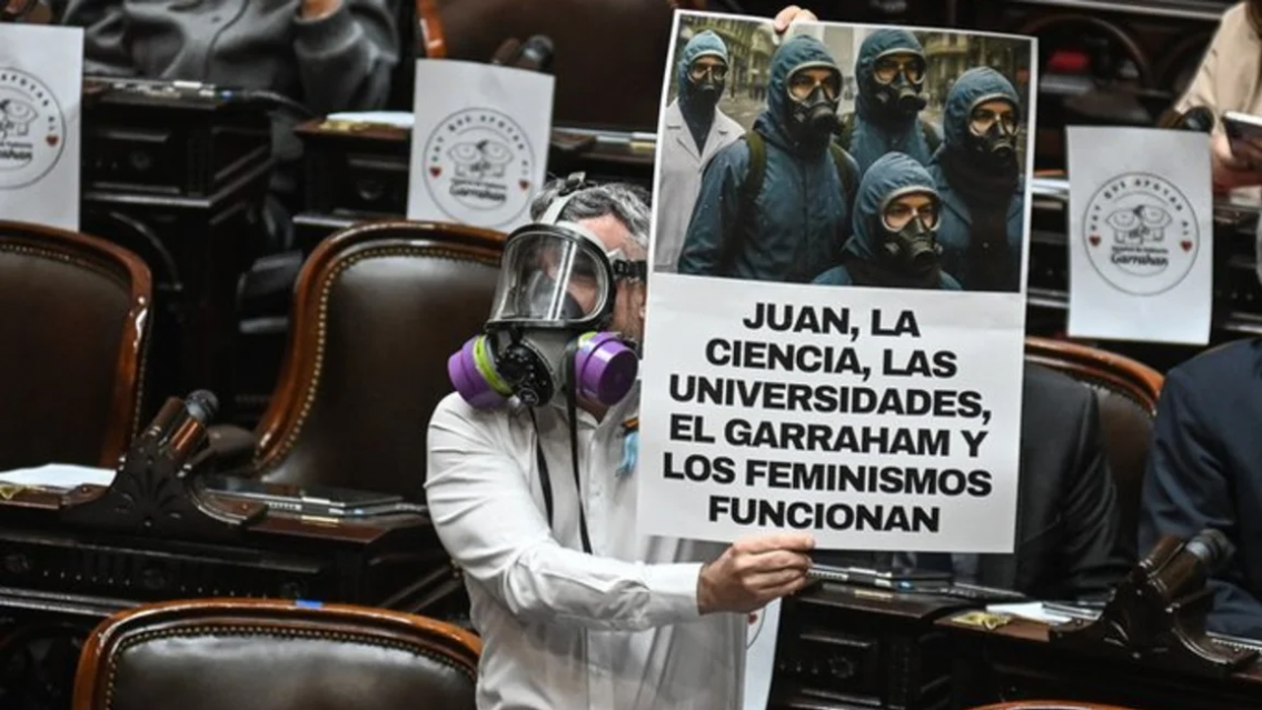 Qui�n es el diputado que "se disfraz�" de El Eternauta en plena sesi�n