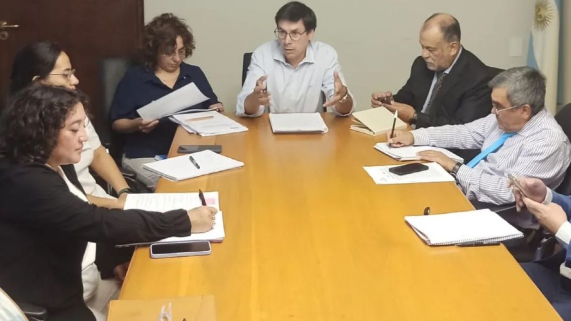 El Gobierno retoma las paritarias con gremios estatales en el Ministerio de Hacienda