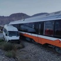 Brutal choque entre una trafic y el tren solar sobre Ruta Nacional N°9