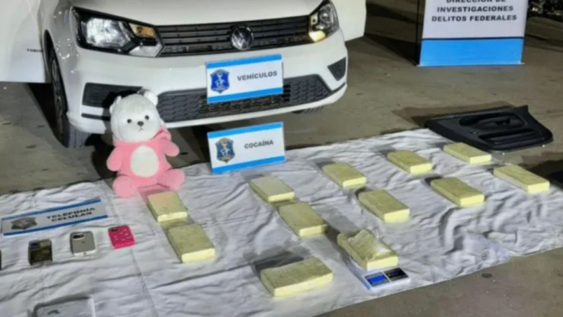 Banda narco se hac�a pasar por una familia y escond�an todo en un oso de peluche