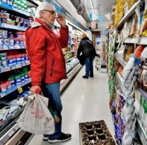 Casi la mitad de los argentinos redujo su gasto en alimentos en el último año