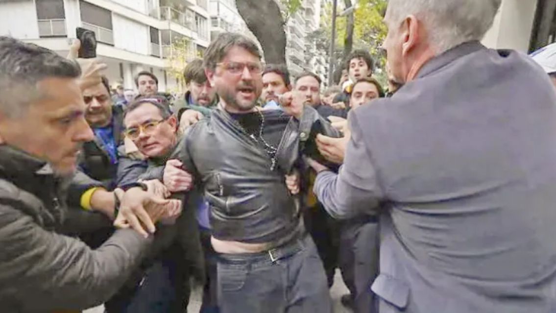 Liberaron a Grabois tras m�s de doce horas detenido por la toma del Instituto Per�n