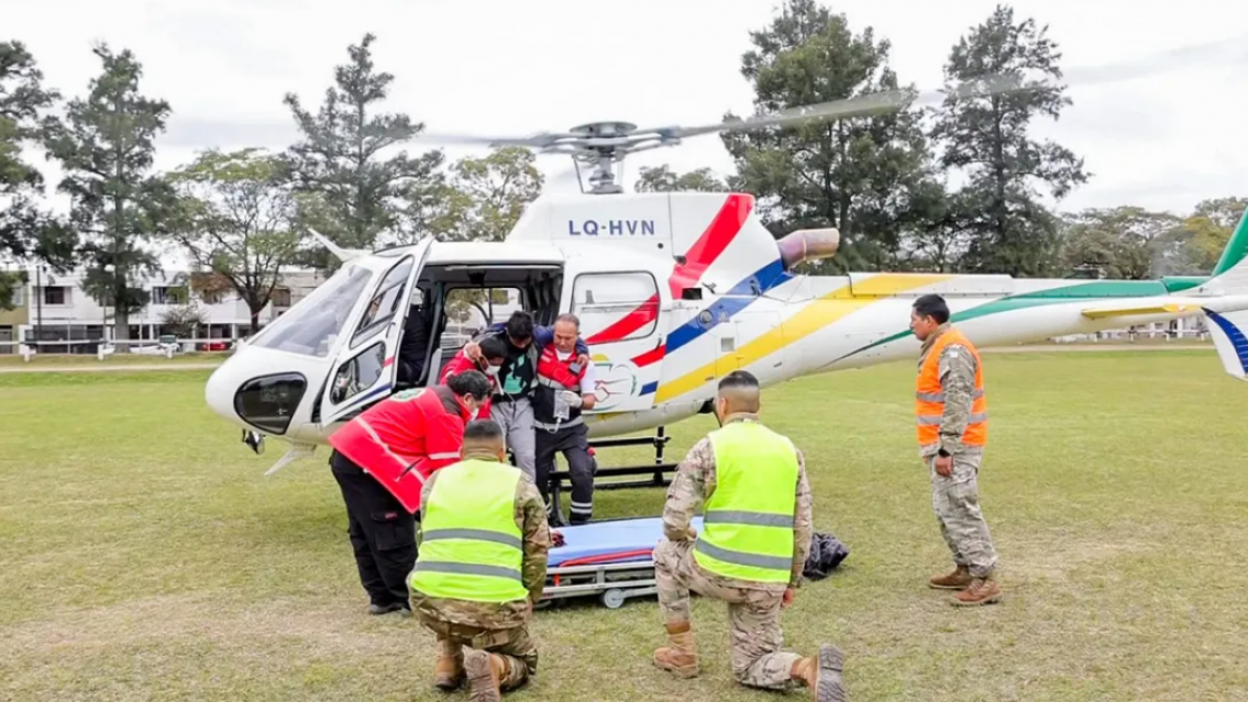 Toro atac� a un juje�o en medio del campo: tuvieron que rescatarlo en helic�ptero 