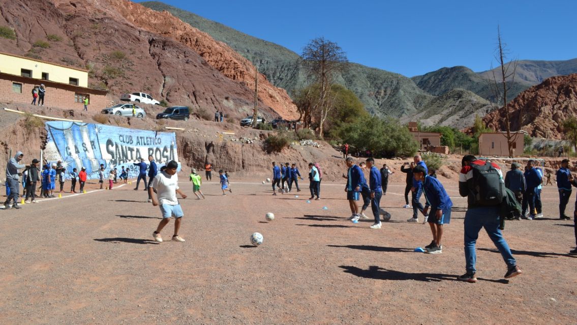 Gimnasia desató una fiesta de fútbol en Purmamarca