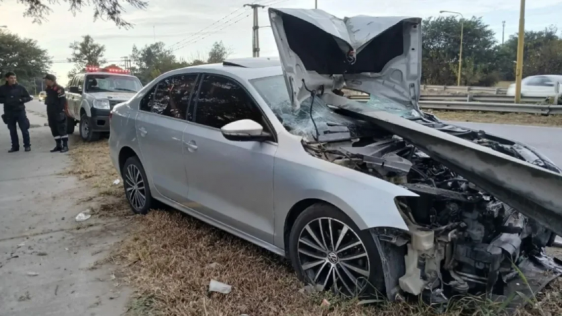 Terrible choque en la Ruta Provincial 1: el auto qued� destruido 