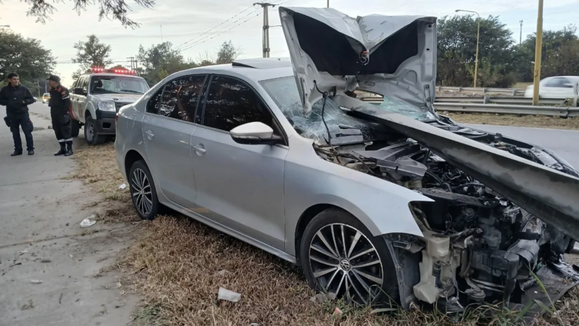 Choque en Jujuy: conductor fue internado tras impactar contra un guardarrail