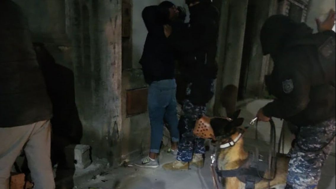 Atraparon a dos peligrosos delincuentes: Estaban armados