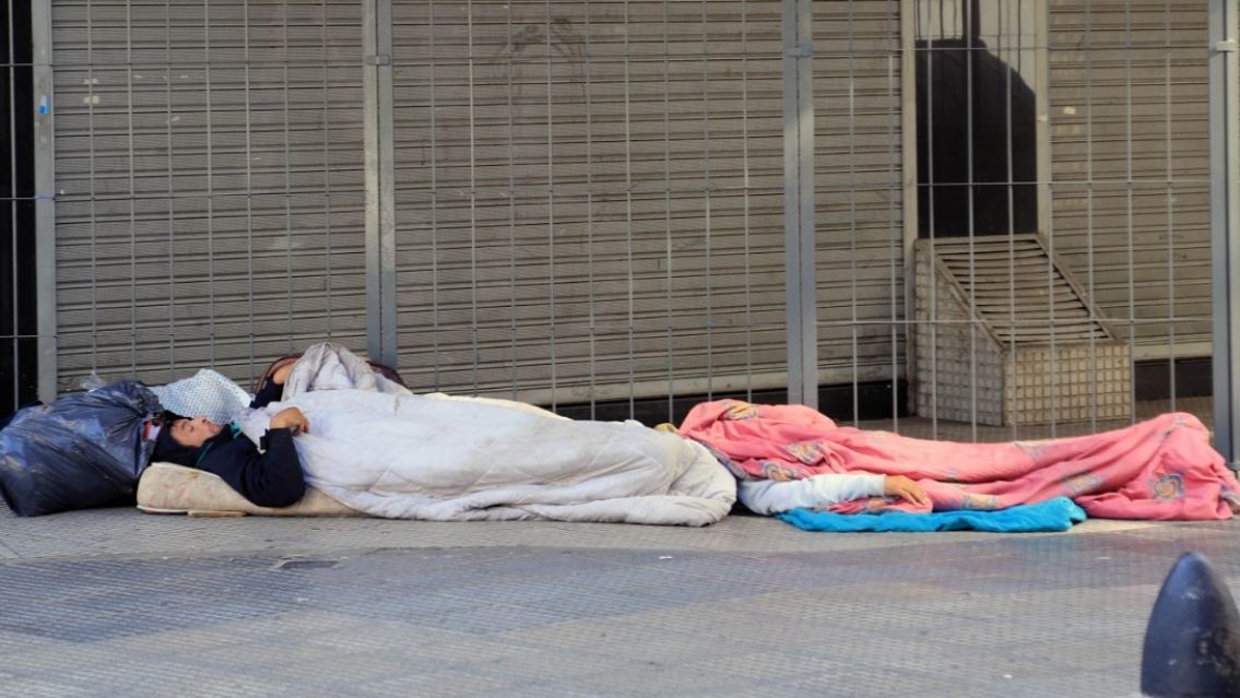 �D�nde llamar si veo a alguien durmiendo en la calle en Jujuy?