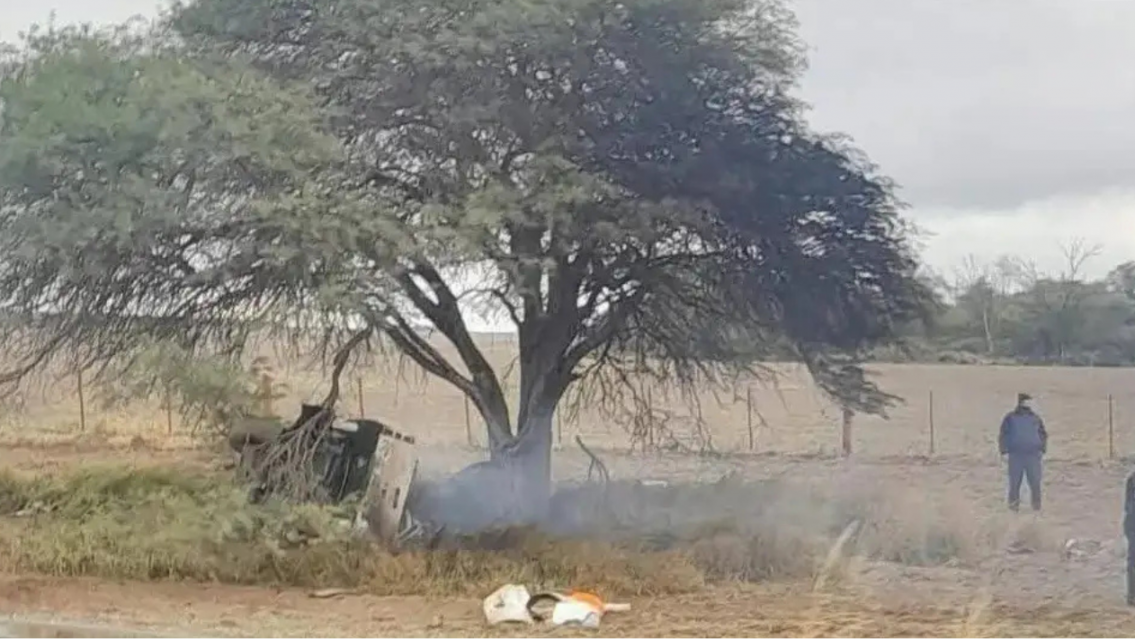 Iba a festejar el Día del Padre, volcó su camioneta y vio morir a su hijita