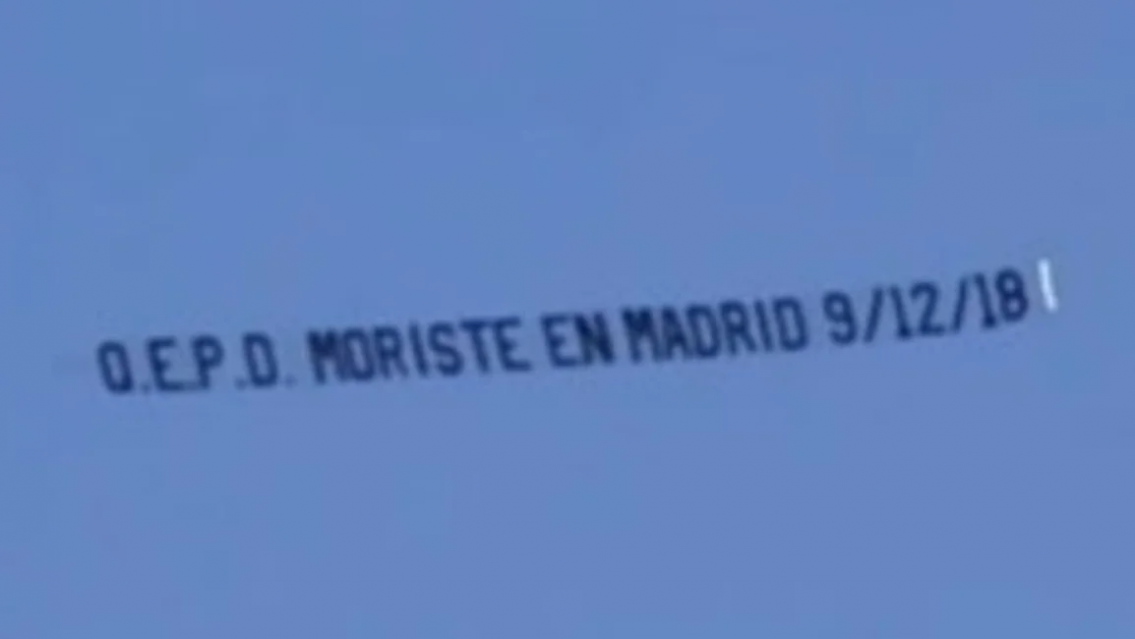 "Q.E.P.D. Moriste en Madrid 9/12/18": la avioneta que calent� a los hinchas de Boca