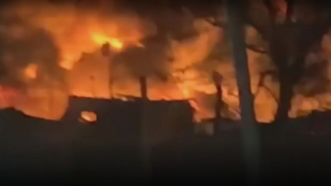 Voraz incendio: se prendi� fuego una conocida fabrica de papel