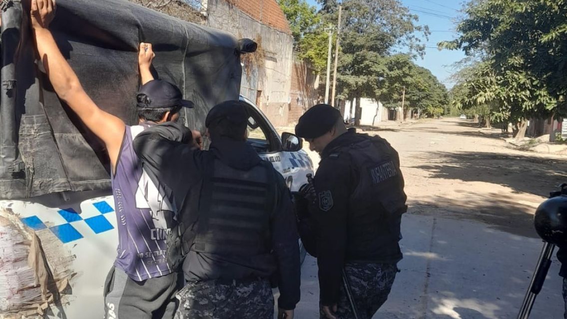 Detuvieron a un juje�o armado que merodeaba viviendas con intenciones de robo