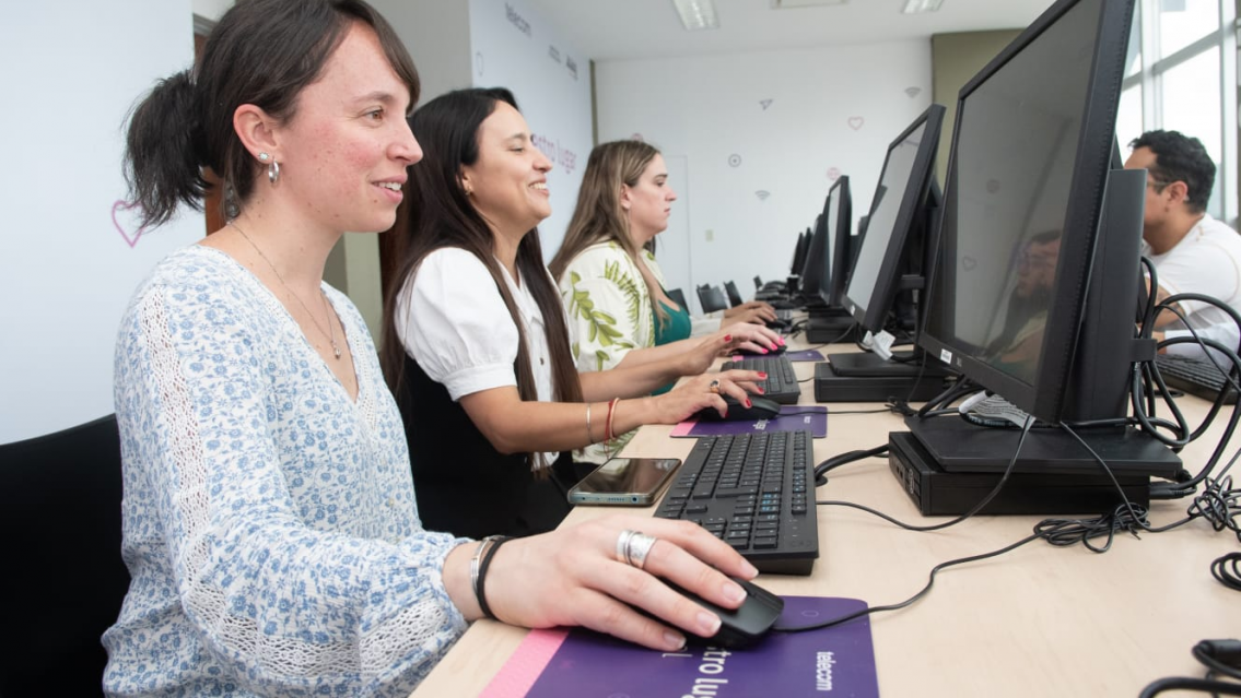 Convocatoria nacional: talleres gratuitos sobre IA y Convivencia Digital para docentes