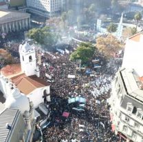 CFK le habló a la militancia en Plaza de Mayo: "Vamos a volver con más fuerza y unidad"