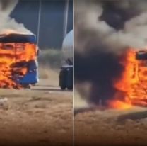 Se prendió fuego un colectivo en Salta: Conmoción total