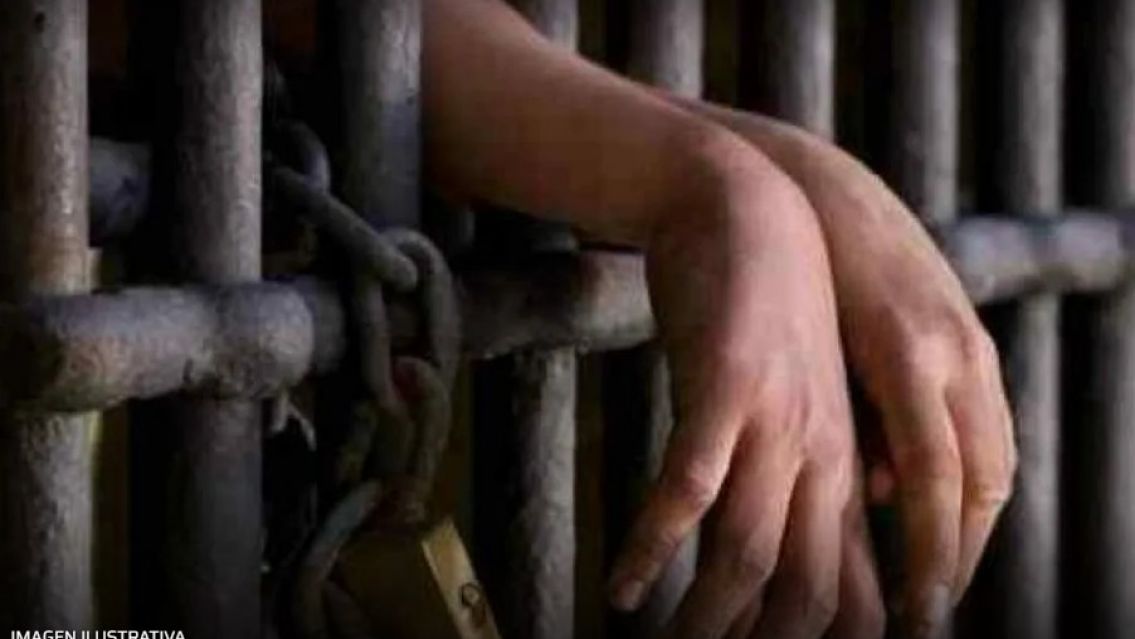 Así descubrieron a una policía que tenía una relación con un preso