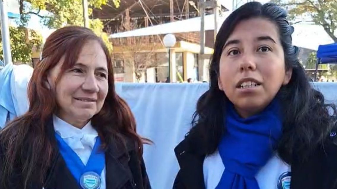Así se vive en Palpalá la "Promesa a la bandera" con todos los alumnos de cuarto grado